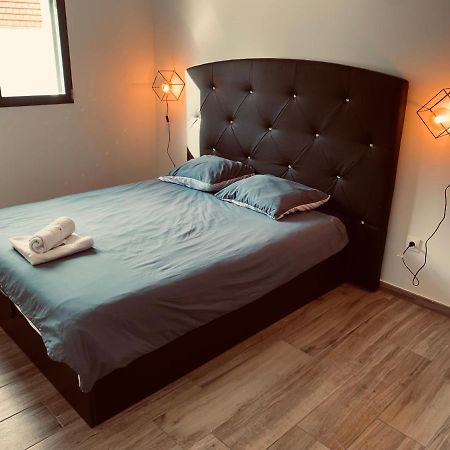 Bella Vista, parking gratuit Apartment Moneteau Bagian luar foto