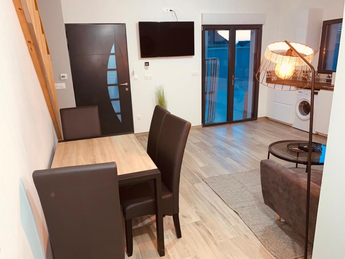 Bella Vista, parking gratuit Apartment Moneteau Bagian luar foto