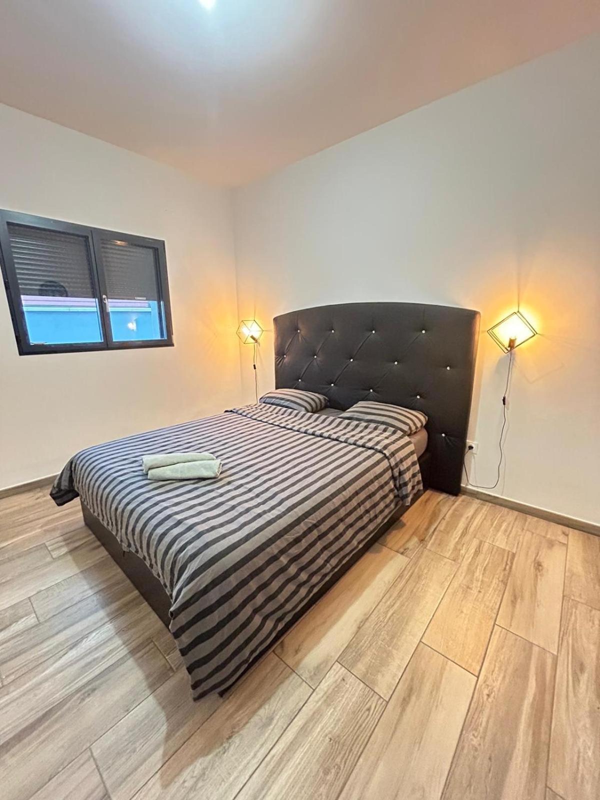 Bella Vista, parking gratuit Apartment Moneteau Bagian luar foto