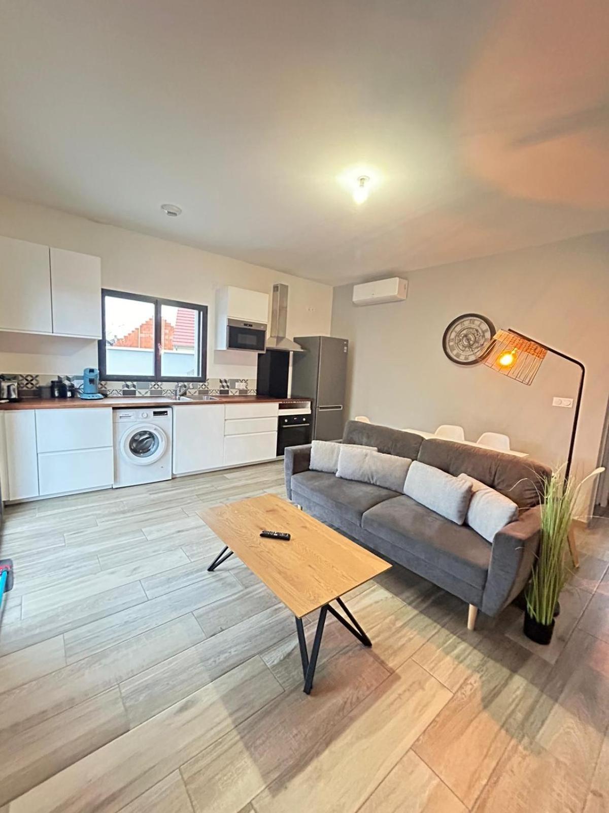 Bella Vista, parking gratuit Apartment Moneteau Bagian luar foto